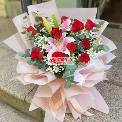 安康11朵红玫瑰百合，全世界里只有一个你